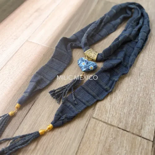 Collar Artesanal Corazón policromado azul largo
