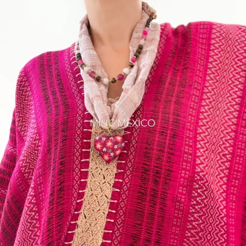 Collar Artesanal Corazón policromado rosa corto