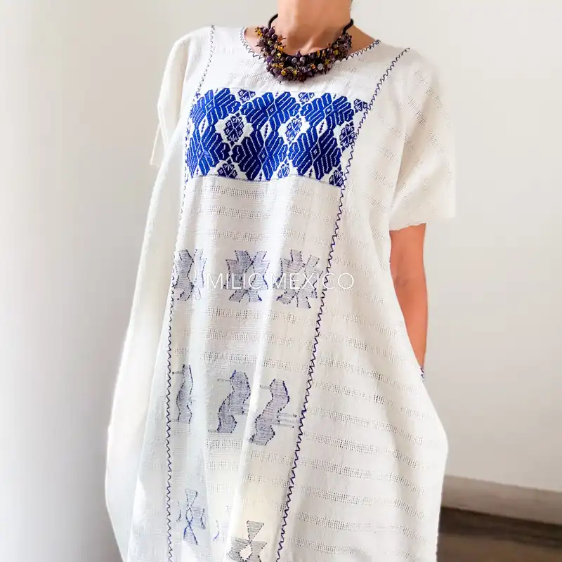 Huipil San Juan Cotzocón 3 lienzos blanco/azul - 2XG - Imagen 5
