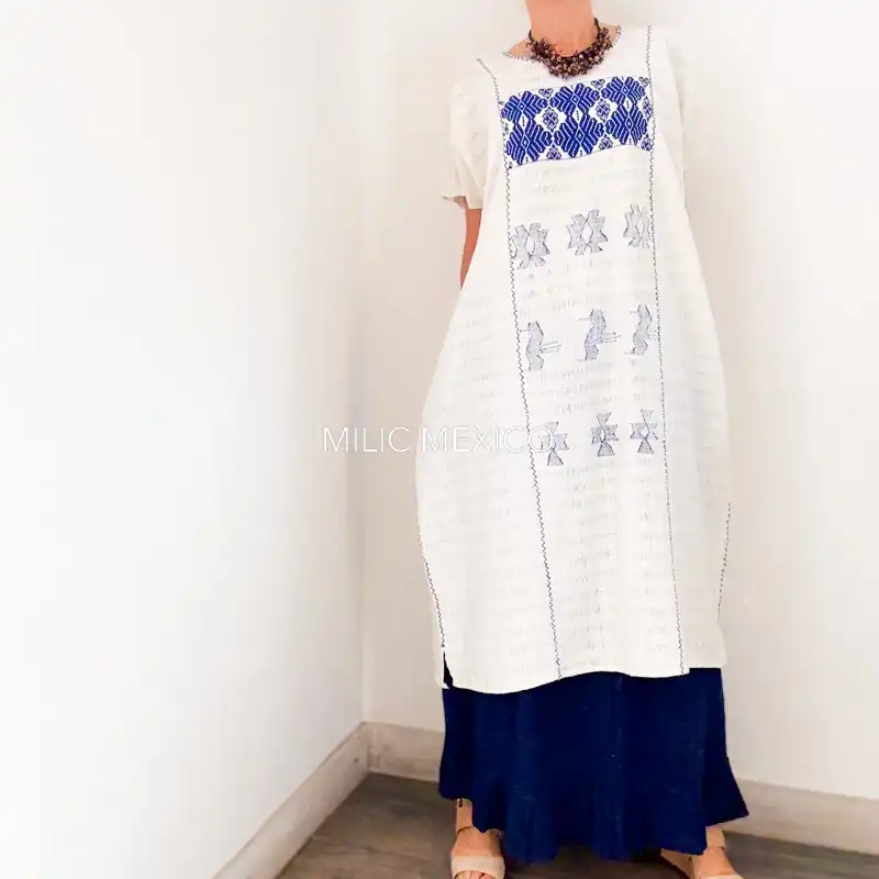 Huipil San Juan Cotzocón 3 lienzos blanco/azul - 2XG - Imagen 4