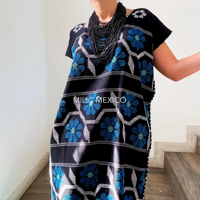 Huipil San Juan Cotzocón flores negro- G