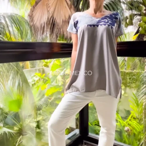 Blusa Jalapa cuello bordado gris - M