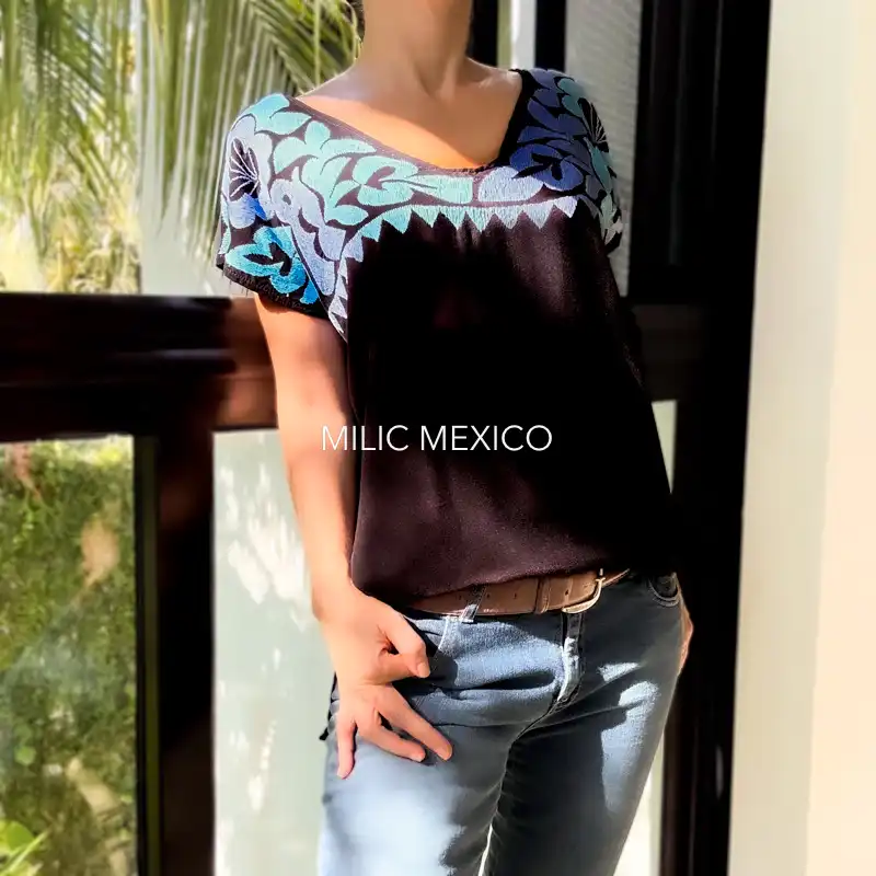 Blusa Jalapa cuello bordado negro/azules - G - Imagen 2