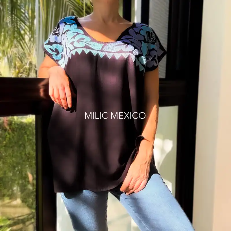 Blusa Jalapa cuello bordado negro/azules - G