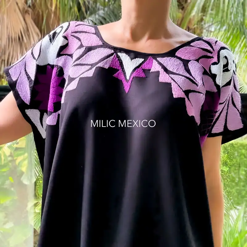 Blusa Jalapa cuello bordado negro/lilas - XG - Imagen 2
