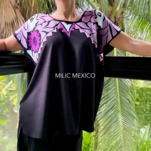 Blusa Jalapa cuello bordado negro/lilas - XG
