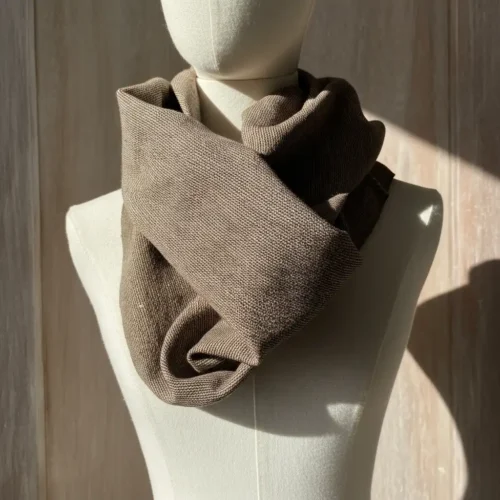 Cuello de telar beige/negro